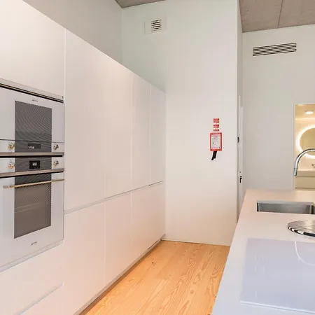 Hidden Pearl W/ Patio & Pool By Lovelystay Appartement Lissabon