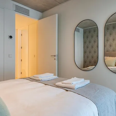 דירה Hidden Pearl W/ Patio & Pool By Lovelystay ליסבון