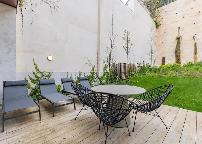 Hidden Pearl W/ Patio & Pool By Lovelystay شقة Lisboa