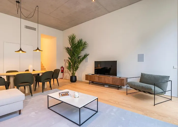 Hidden Pearl W/ Patio & Pool By Lovelystay شقة